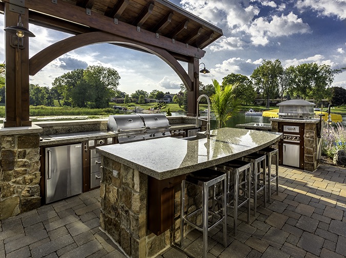 Outdoor Hardscape Kitchen Sink and Grill